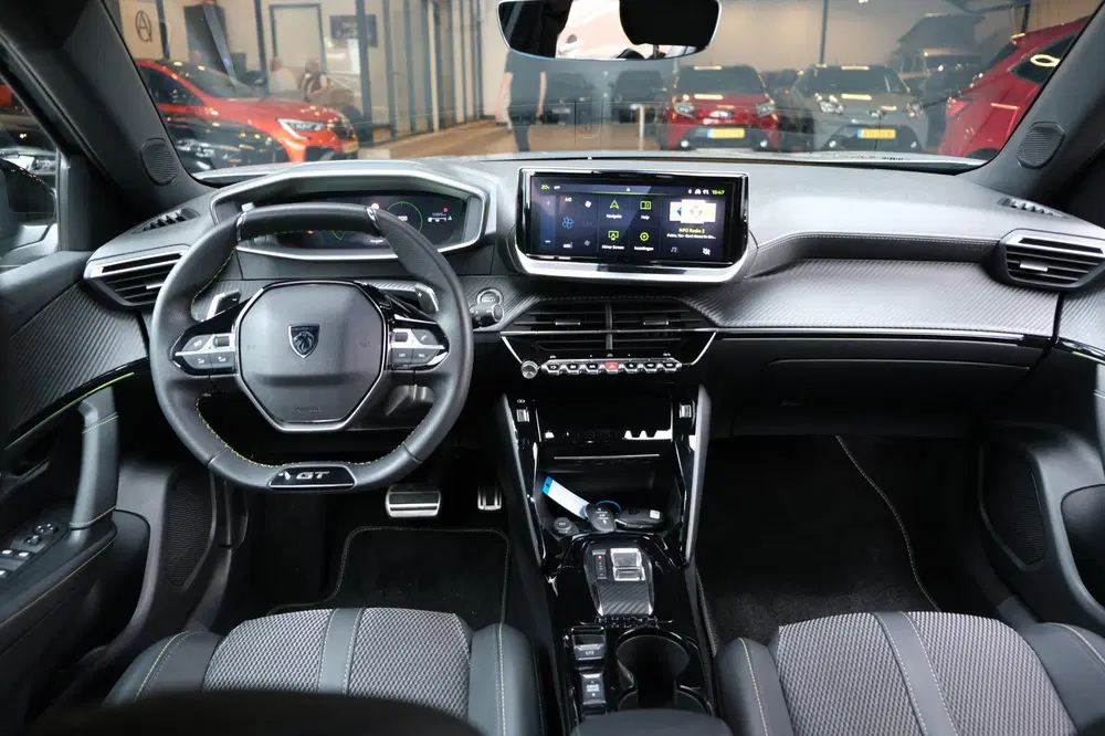 Peugeot 2008 1.2 PureTech 130 GT uit 2023, foto 6