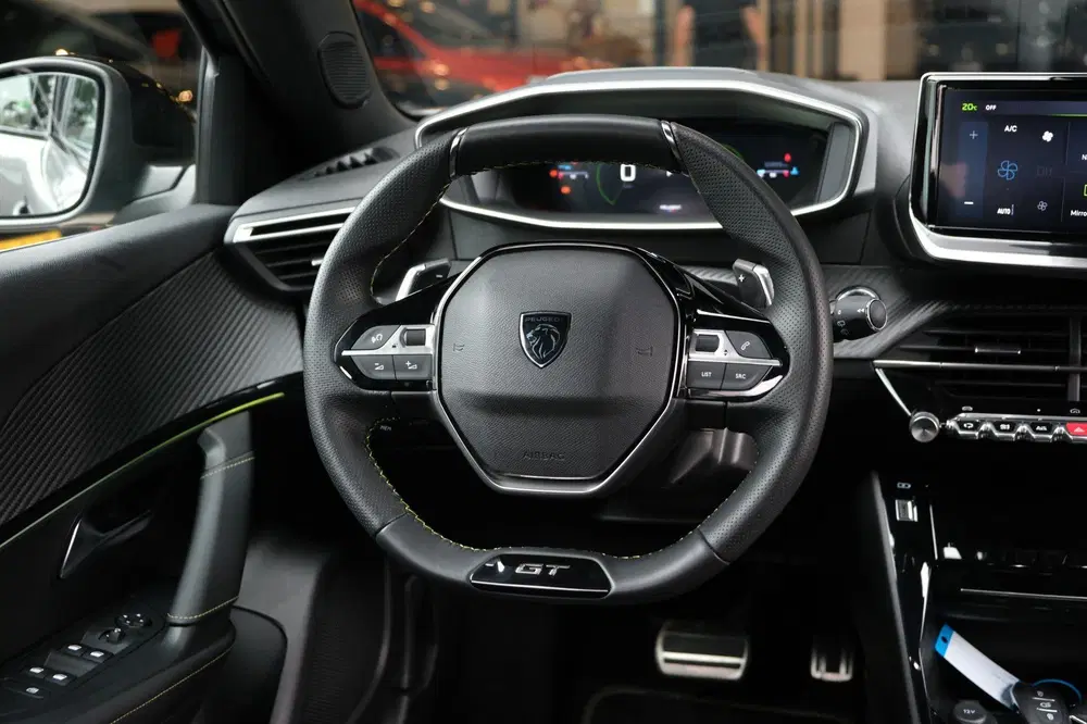 Peugeot 2008 1.2 PureTech 130 GT uit 2023, foto 7
