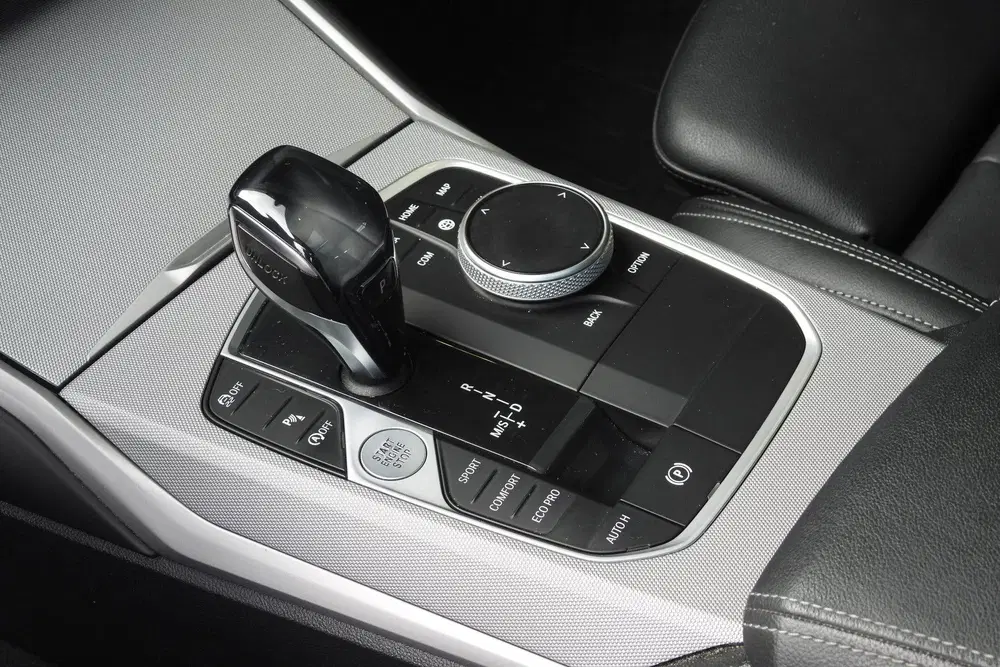 BMW 3-serie 318i High Executive Automaat uit 2021, foto 13