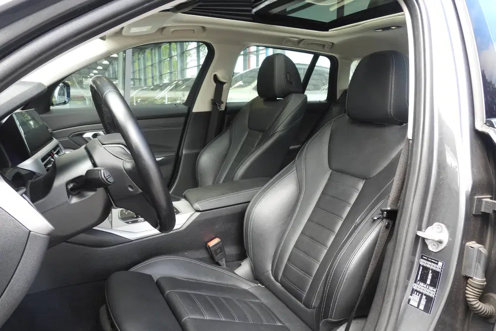 BMW 3-serie 318i High Executive Automaat uit 2021, foto 15