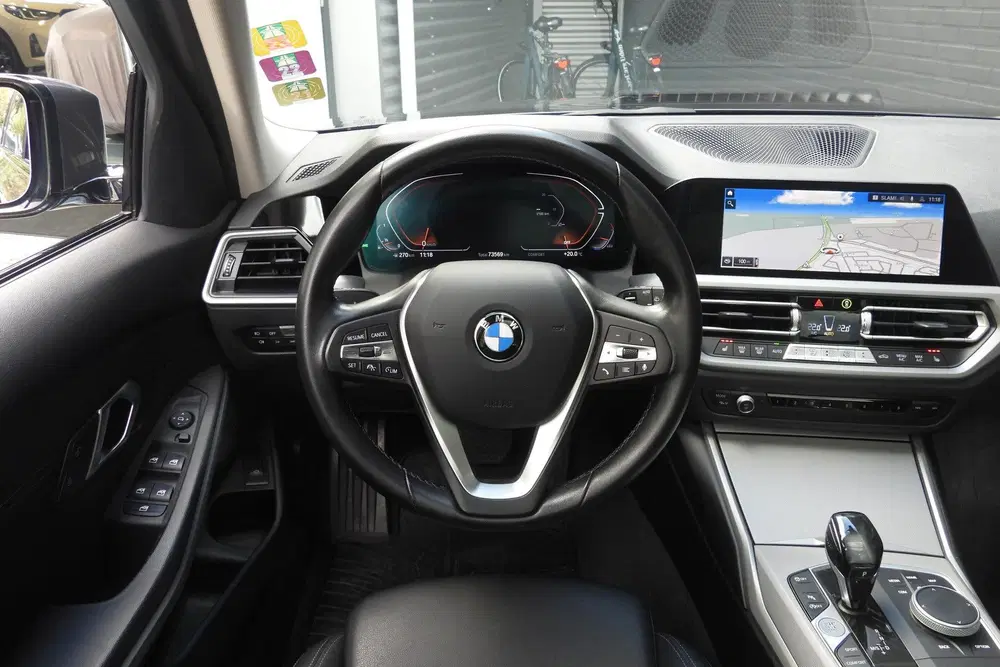 BMW 3-serie 318i High Executive Automaat uit 2021, foto 2