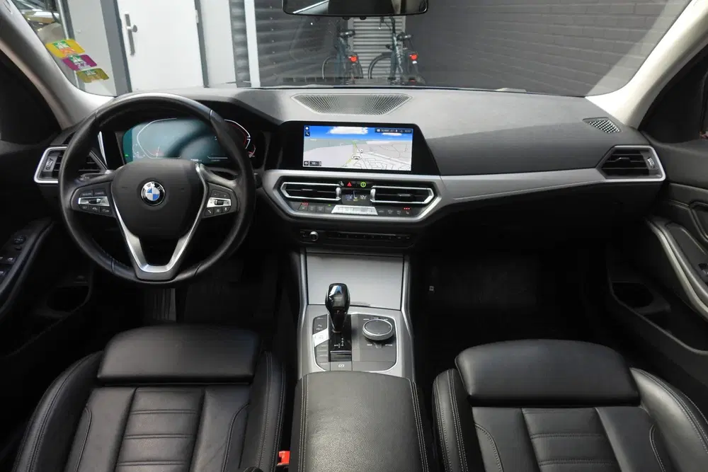 BMW 3-serie 318i High Executive Automaat uit 2021, foto 3