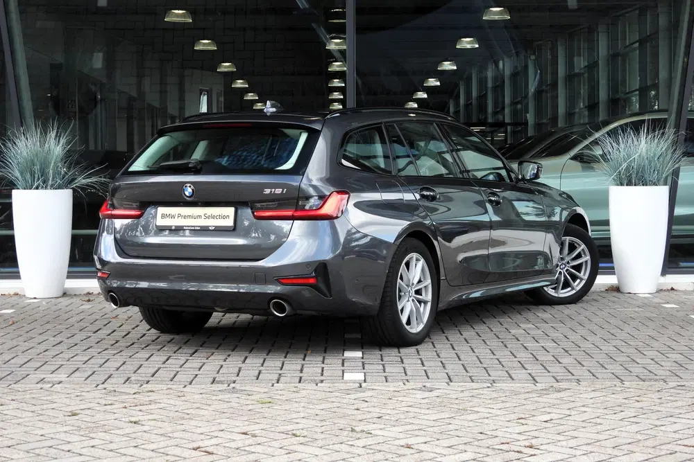 BMW 3-serie 318i High Executive Automaat uit 2021, foto 4