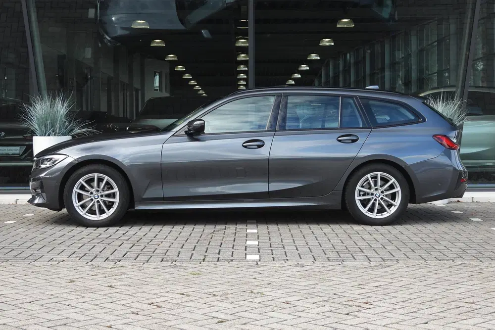 BMW 3-serie 318i High Executive Automaat uit 2021, foto 5
