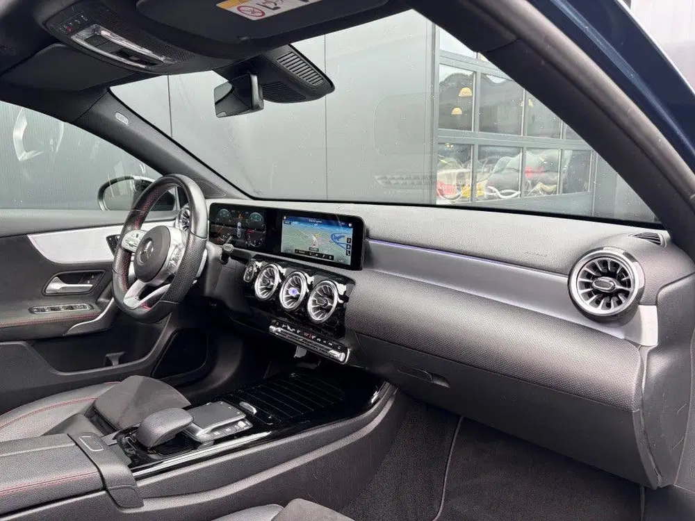 Mercedes-Benz A-Klasse A 200 AMG Nightpakket Pano Leder Sfee uit 2021, foto 6