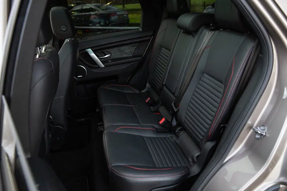 Land Rover Discovery Sport P300e 1.5 R-Dynamic HSE uit 2022, foto 10