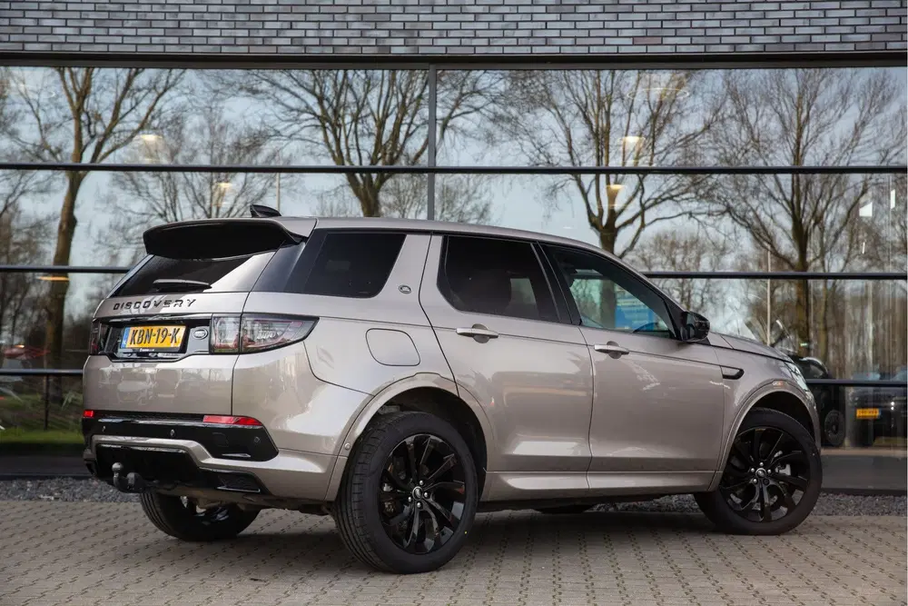 Land Rover Discovery Sport P300e 1.5 R-Dynamic HSE uit 2022, foto 2