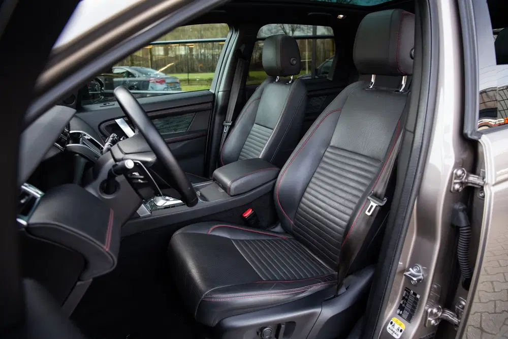 Land Rover Discovery Sport P300e 1.5 R-Dynamic HSE uit 2022, foto 4