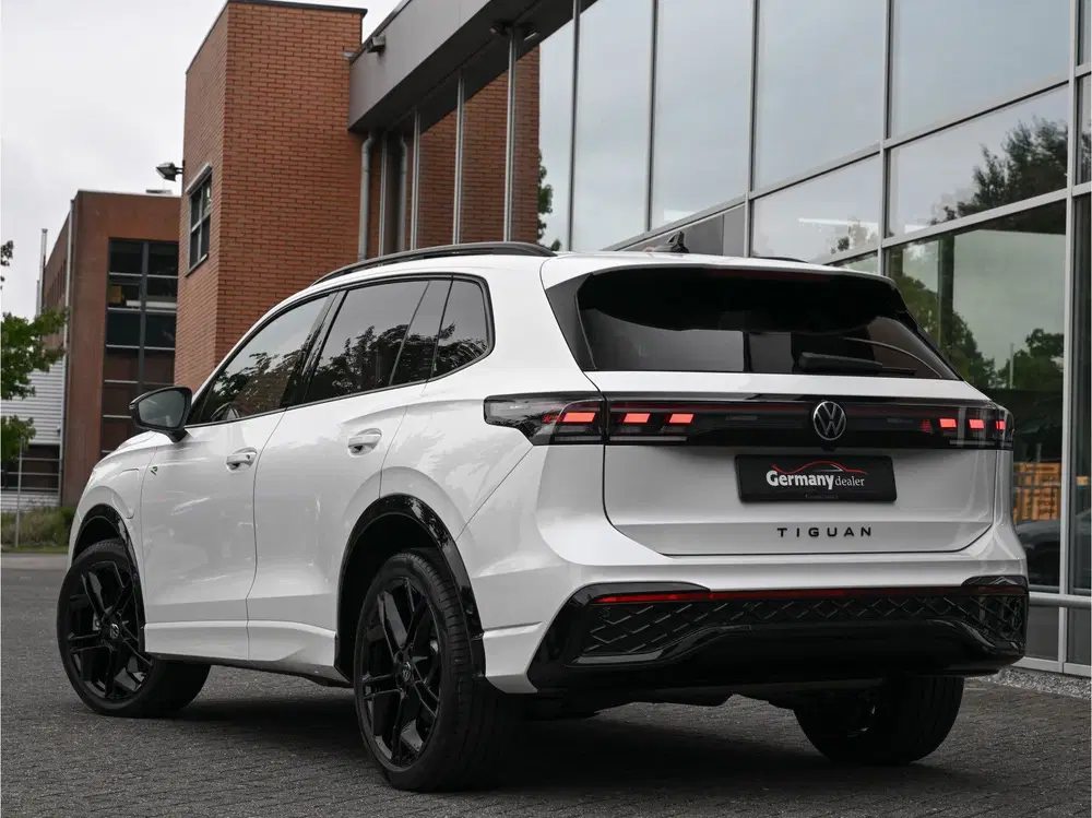 Volkswagen Tiguan 272pk 1.5 eHybrid R-Line Pano Tr-haak IQ-l uit 2025, foto 2