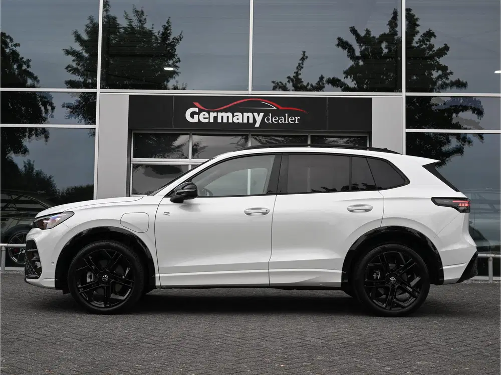 Volkswagen Tiguan 272pk 1.5 eHybrid R-Line Pano Tr-haak IQ-l uit 2025, foto 3