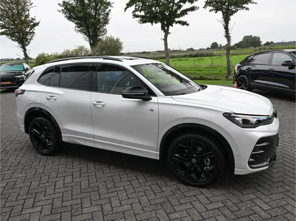 Volkswagen Tiguan 272pk 1.5 eHybrid R-Line Pano Tr-haak IQ-l uit 2025, foto 8
