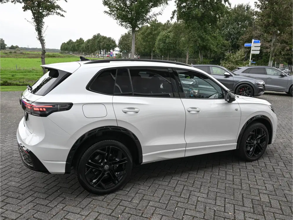 Volkswagen Tiguan 272pk 1.5 eHybrid R-Line Pano Tr-haak IQ-l uit 2025, foto 9