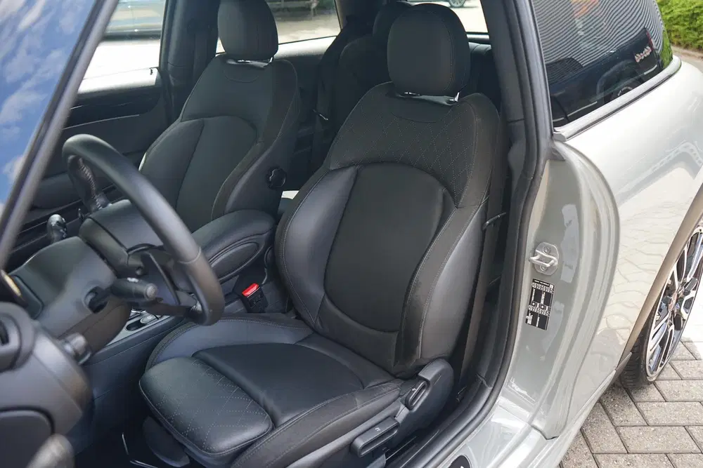 Mini John Cooper Works Cooper S 2.0 John Cooper Works uit 2022, foto 13