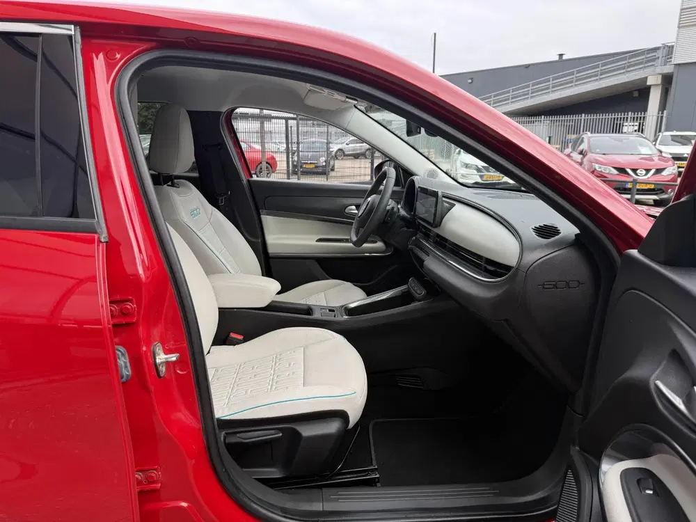 Fiat 600 1.2 Hybrid La Prima *ACC & Massage* uit 2025, foto 15