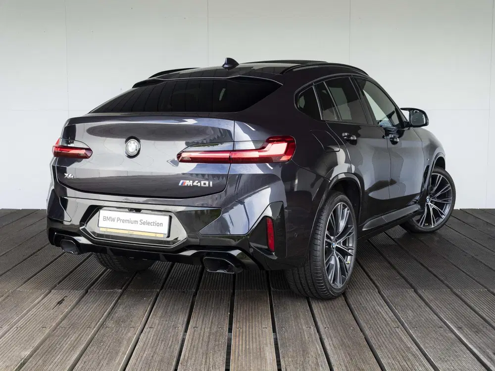BMW X4 M40i uit 2023, foto 2