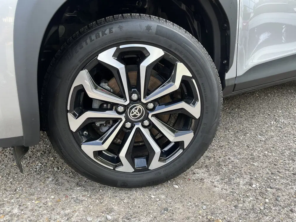 Toyota Yaris Cross 1.5 Hybrid 115 First Edition uit 2025, foto 12