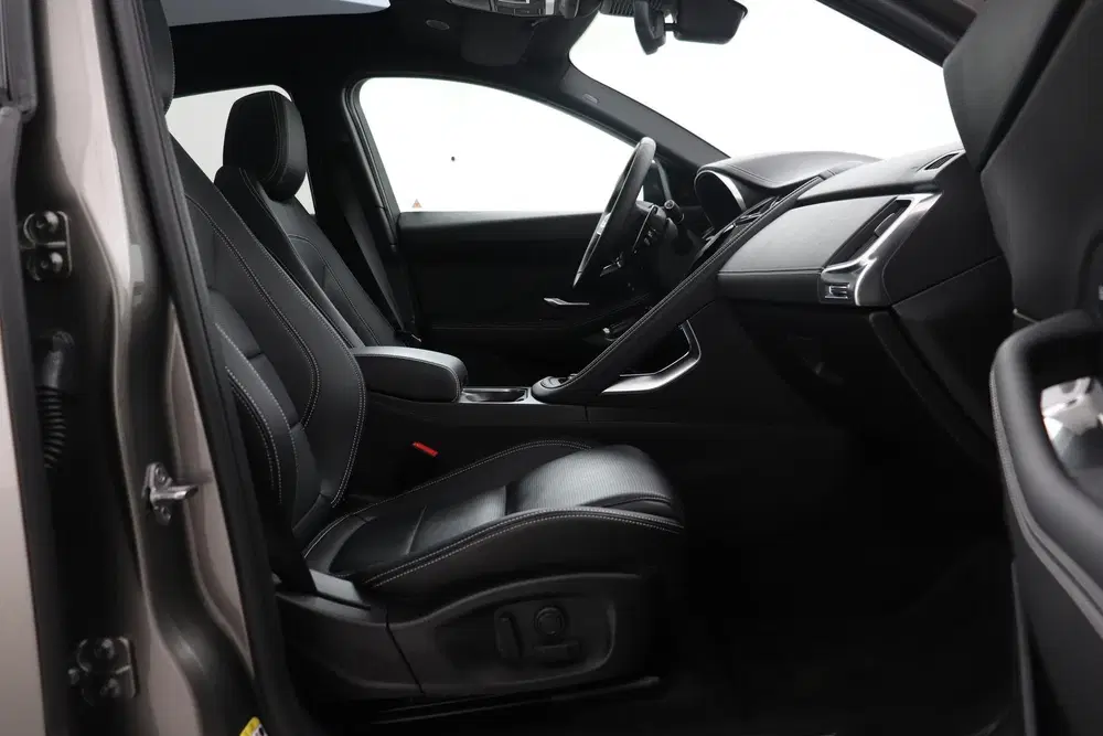 Jaguar E-Pace P300e R-Dynamic SE uit 2024, foto 5
