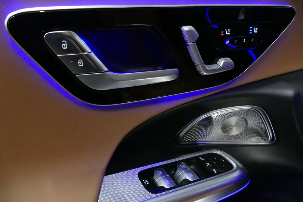 Mercedes-Benz E-Klasse 300 e AMG Line uit 2025, foto 13