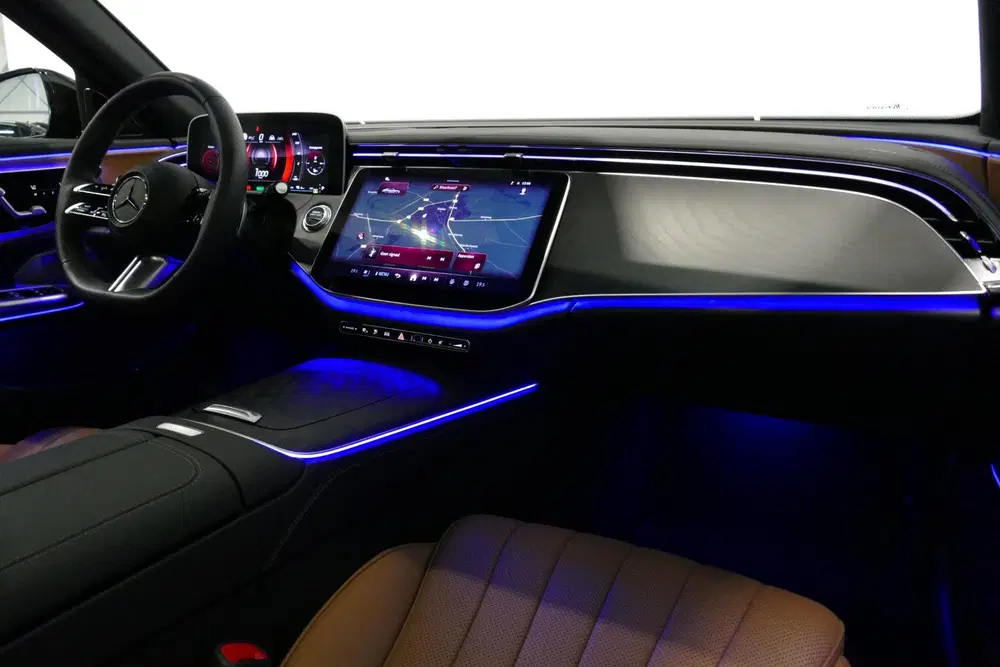 Mercedes-Benz E-Klasse 300 e AMG Line uit 2025, foto 2