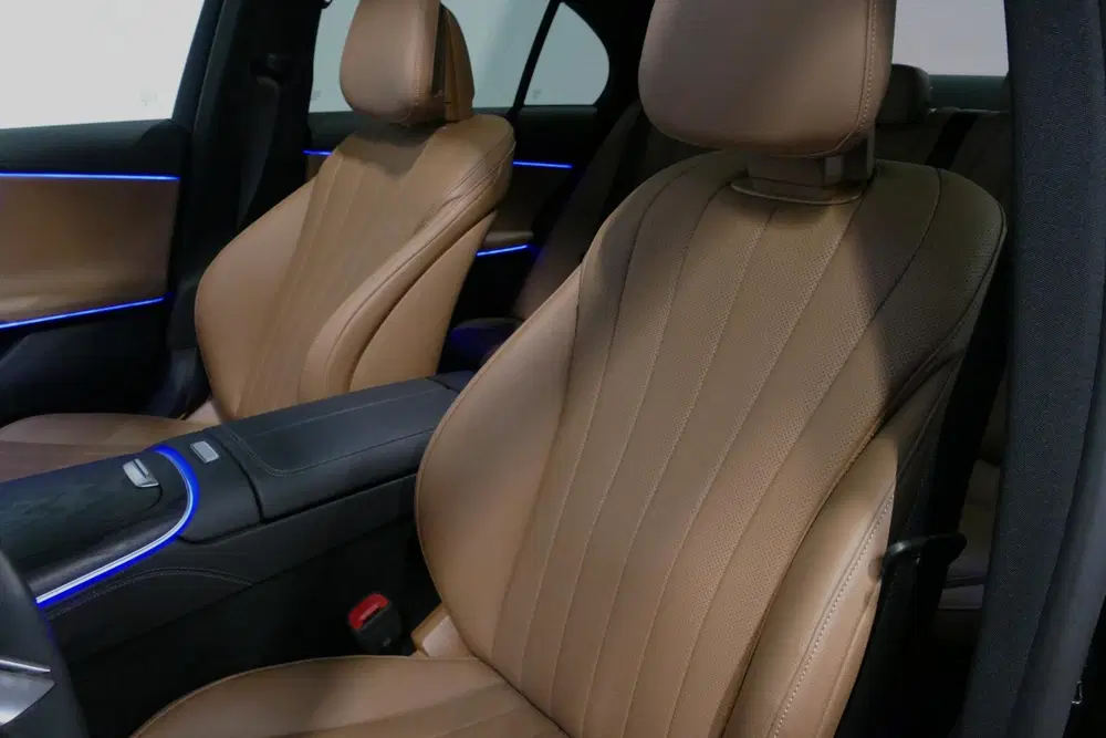 Mercedes-Benz E-Klasse 300 e AMG Line uit 2025, foto 7