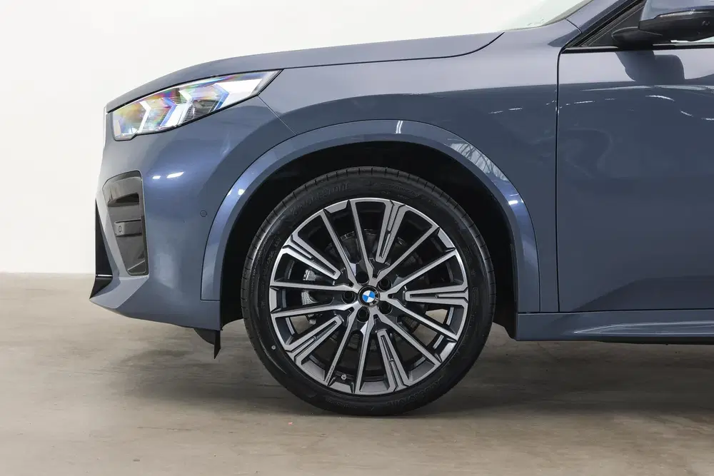 BMW iX2 xDrive30 M Sport uit 2025, foto 4
