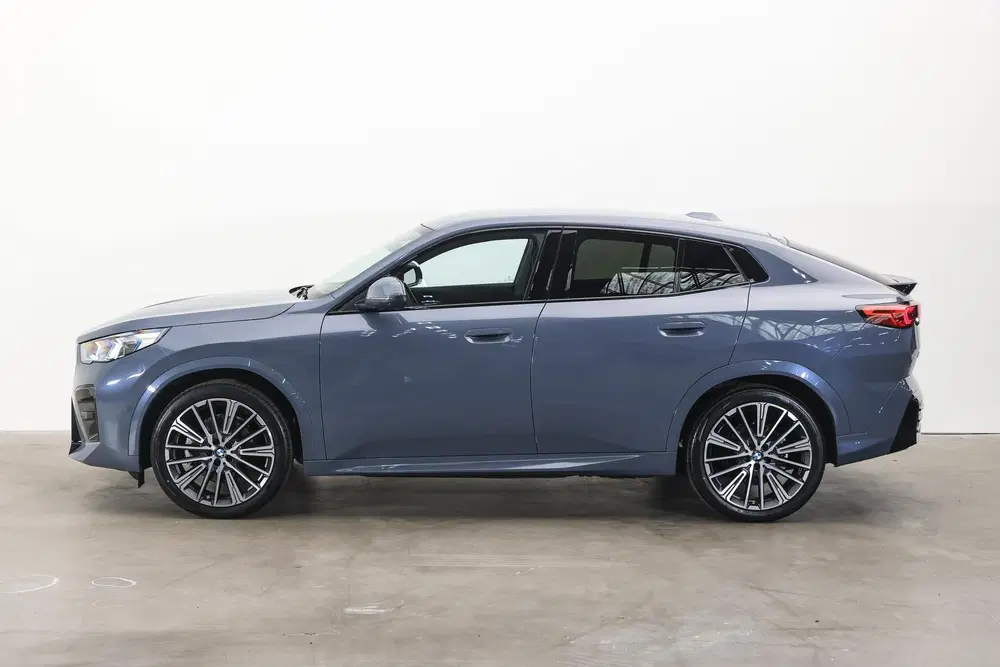 BMW iX2 xDrive30 M Sport uit 2025, foto 7