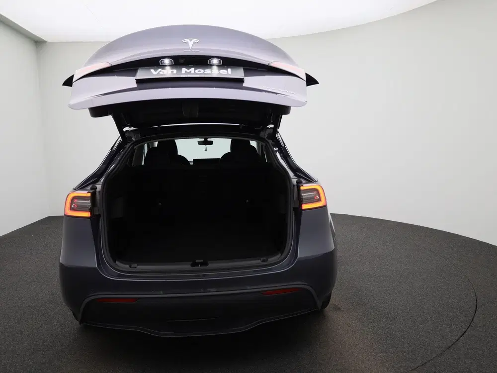 Tesla Model Y Long Range AWD 75 kWh uit 2022, foto 11
