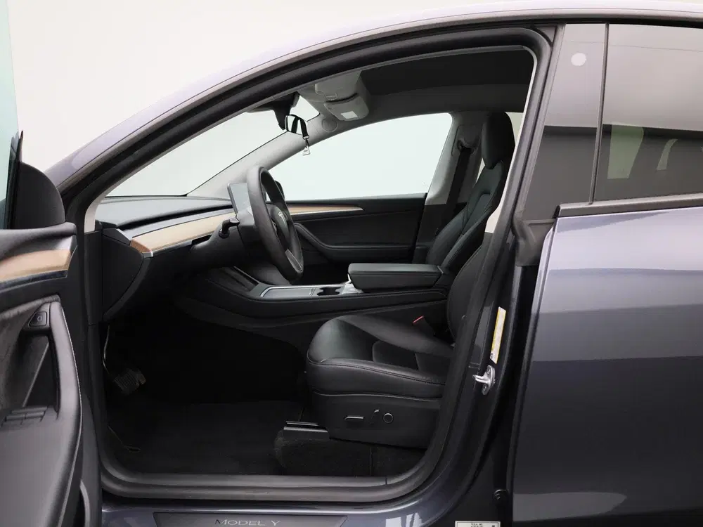 Tesla Model Y Long Range AWD 75 kWh uit 2022, foto 9