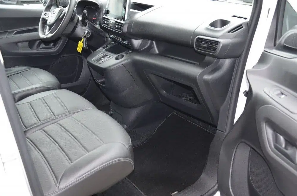 Opel Combo 1.5dCi L2130PK Heavy Duty Automaat uit 2024, foto 13