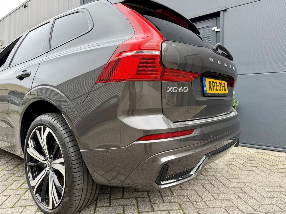 Volvo XC60 2.0 T6 Plug-in hybrid AWD panoramadak uit 2023, foto 10