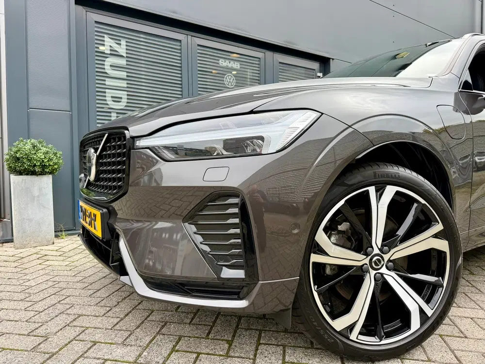 Volvo XC60 2.0 T6 Plug-in hybrid AWD panoramadak uit 2023, foto 11
