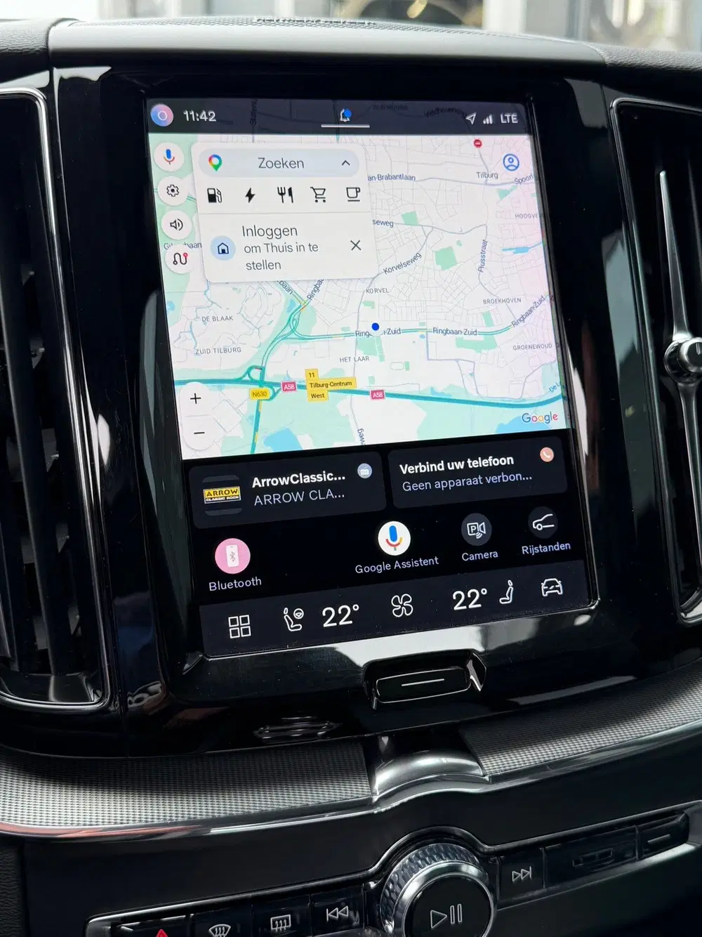 Volvo XC60 2.0 T6 Plug-in hybrid AWD panoramadak uit 2023, foto 14
