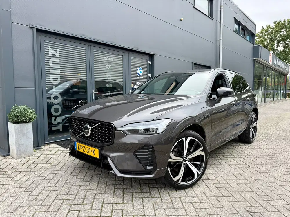Volvo XC60 2.0 T6 Plug-in hybrid AWD panoramadak uit 2023, foto 3