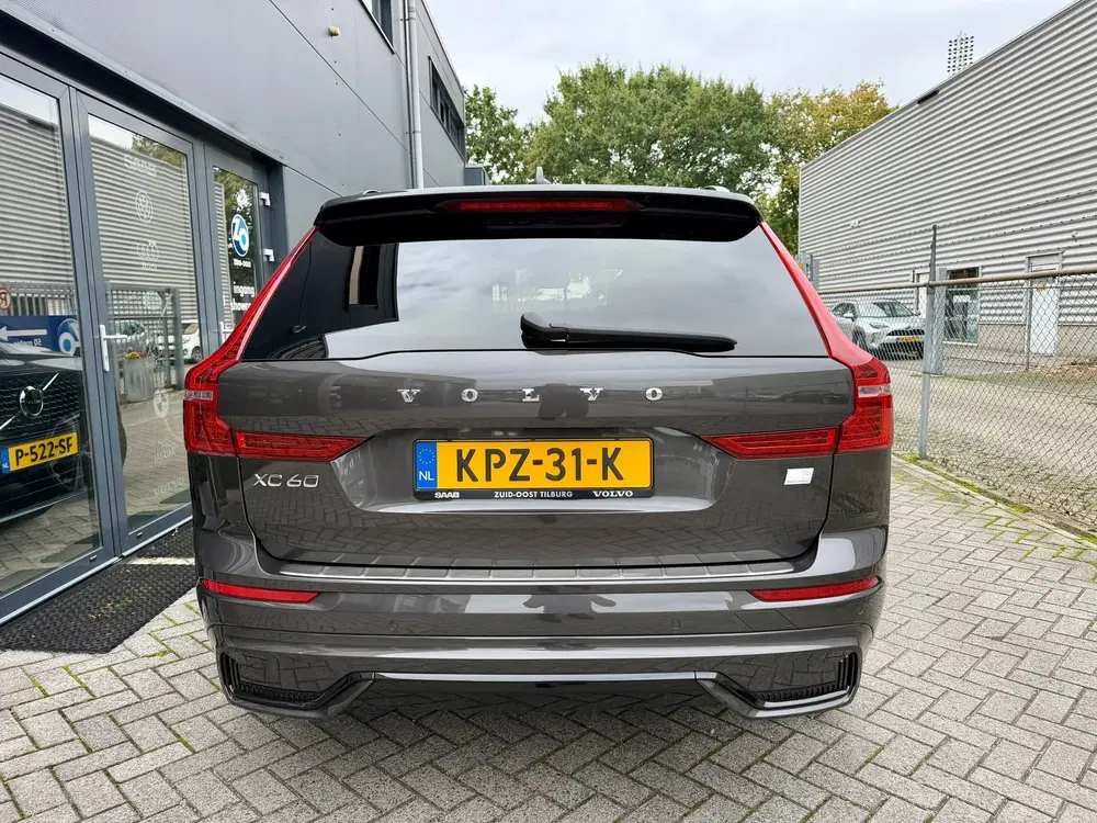 Volvo XC60 2.0 T6 Plug-in hybrid AWD panoramadak uit 2023, foto 5