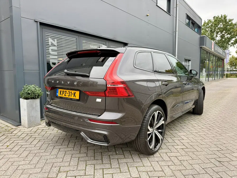 Volvo XC60 2.0 T6 Plug-in hybrid AWD panoramadak uit 2023, foto 6