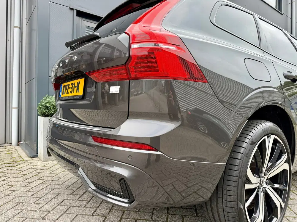 Volvo XC60 2.0 T6 Plug-in hybrid AWD panoramadak uit 2023, foto 9