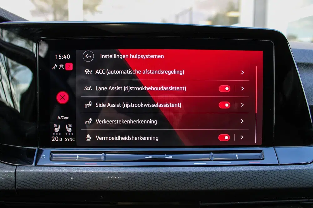 Volkswagen Golf 2.0TSI GTI CLUBSPORT PANO NAVI H&K AKRAPOV uit 2023, foto 13