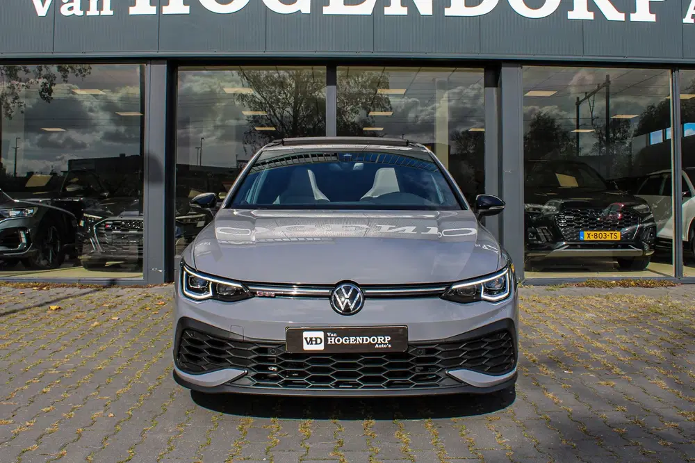 Volkswagen Golf 2.0TSI GTI CLUBSPORT PANO NAVI H&K AKRAPOV uit 2023, foto 2