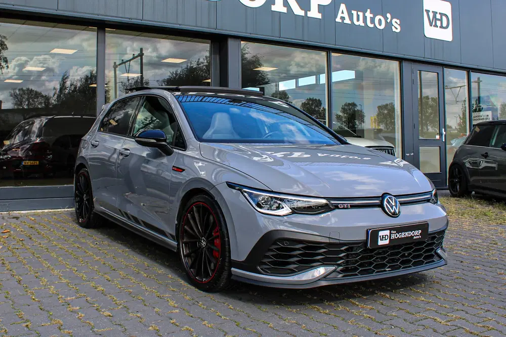 Volkswagen Golf 2.0TSI GTI CLUBSPORT PANO NAVI H&K AKRAPOV uit 2023, foto 3