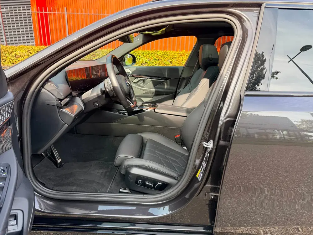 BMW i5 eDrive40 M-Sport PRO uit 2025, foto 11