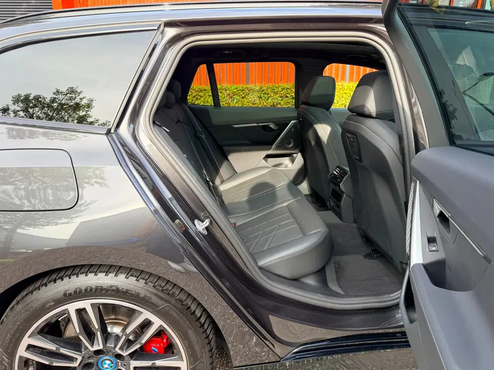 BMW i5 eDrive40 M-Sport PRO uit 2025, foto 13