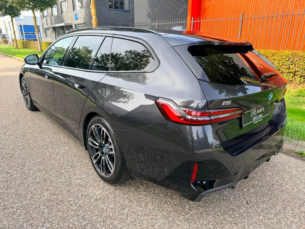 BMW i5 eDrive40 M-Sport PRO uit 2025, foto 2