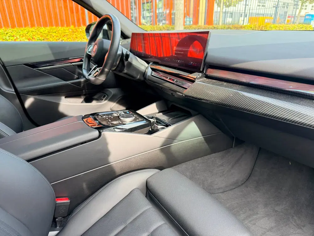 BMW i5 eDrive40 M-Sport PRO uit 2025, foto 4