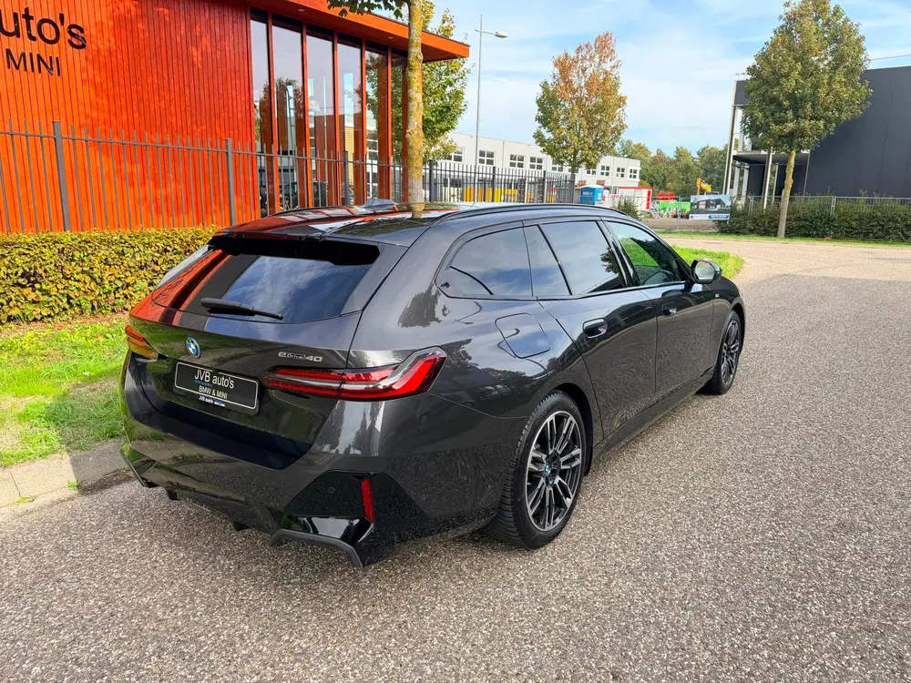 BMW i5 eDrive40 M-Sport PRO uit 2025, foto 5