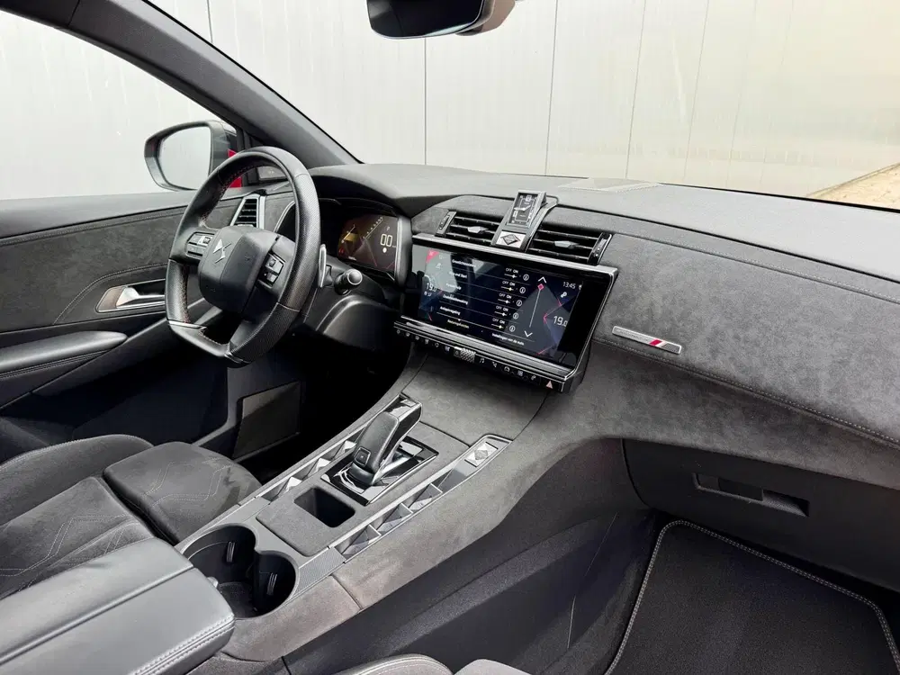 DS Automobiles DS 7 Crossback DS 7 1.6 225 Performance Line uit 2019, foto 15