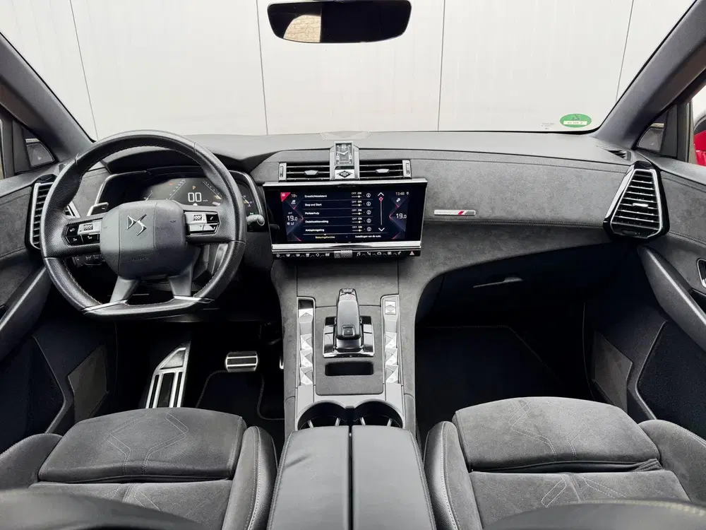 DS Automobiles DS 7 Crossback DS 7 1.6 225 Performance Line uit 2019, foto 2