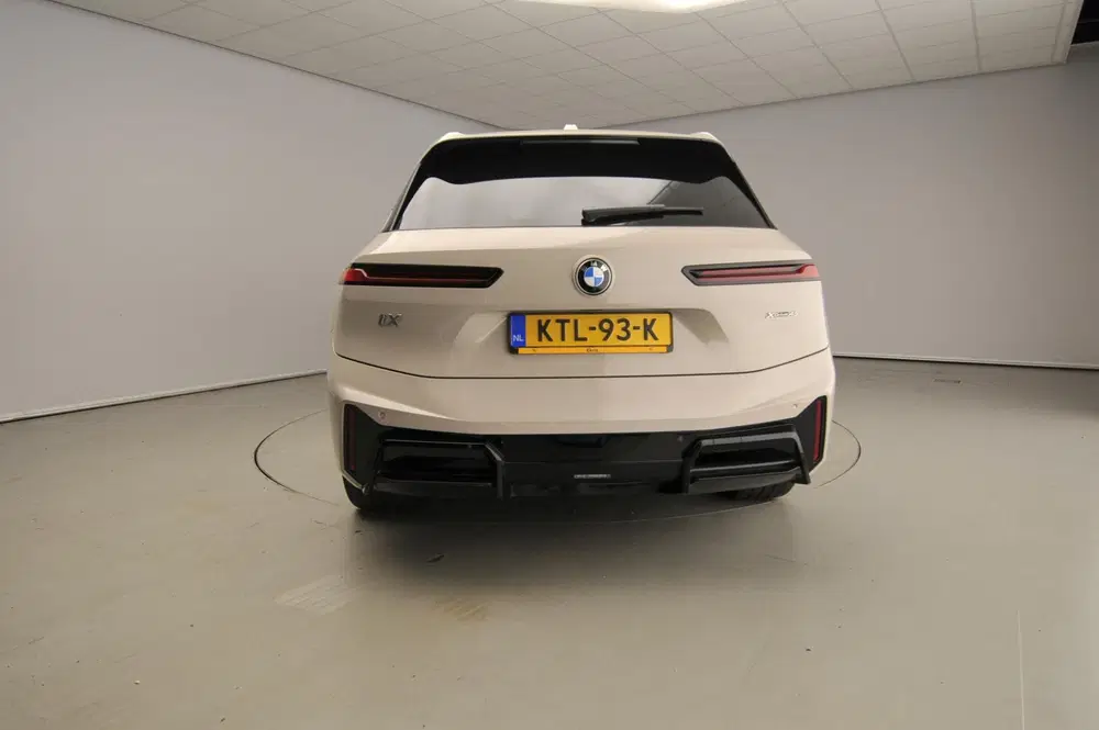 BMW iX xDrive45 uit 2026, foto 3