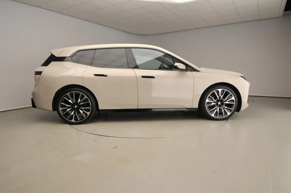 BMW iX xDrive45 uit 2026, foto 4