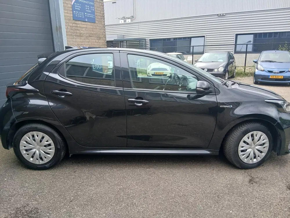 Toyota Yaris 1.5 Hybrid 115 Comfort uit 2021, foto 2