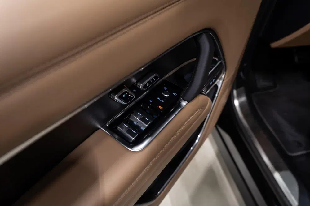 Land Rover Range Rover P460e HSE uit 2024, foto 15